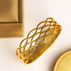 Interlaced Lattice Gold Bangle Bracelet