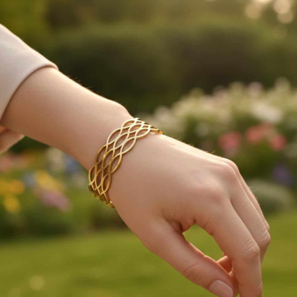 Interlaced Lattice Gold Bangle Bracelet