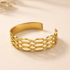 Interlaced Lattice Gold Bangle Bracelet